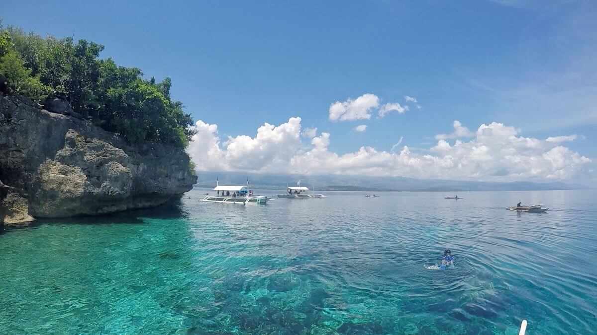 moalboals-best-pescador-island-and-sardines-run