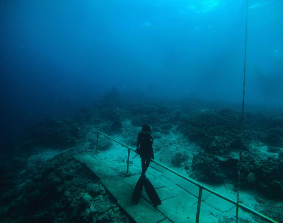 freediving-in-lambug-beach-badian